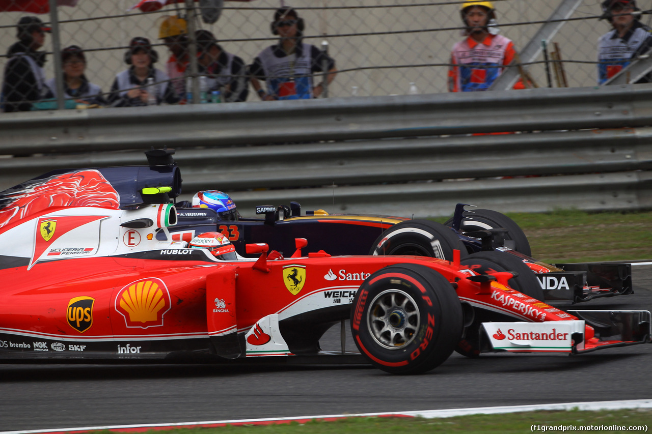 GP CINA, 15.04.2016 - Prove Libere 2, Kimi Raikkonen (FIN) Ferrari SF16-H e Max Verstappen (NED) Scuderia Toro Rosso STR11