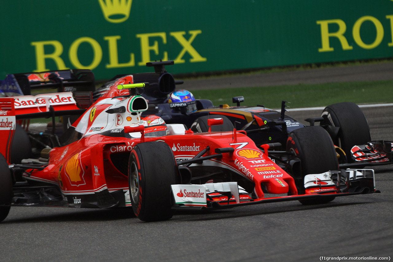 GP CINA, 15.04.2016 - Prove Libere 2, Kimi Raikkonen (FIN) Ferrari SF16-H e Max Verstappen (NED) Scuderia Toro Rosso STR11
