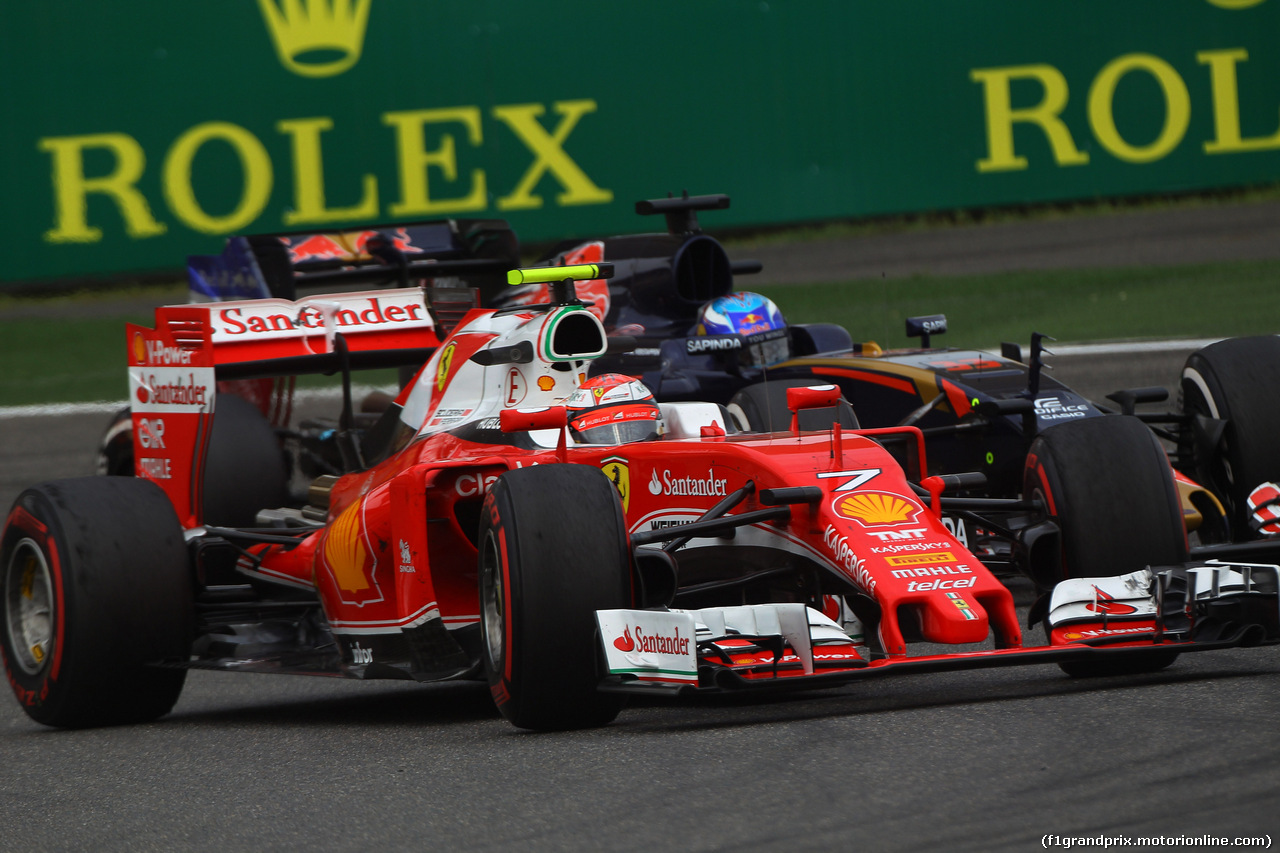 GP CINA, 15.04.2016 - Prove Libere 2, Kimi Raikkonen (FIN) Ferrari SF16-H e Max Verstappen (NED) Scuderia Toro Rosso STR11