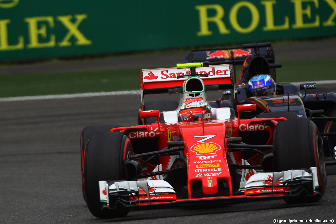 GP CINA, 15.04.2016 - Prove Libere 2, Kimi Raikkonen (FIN) Ferrari SF16-H e Max Verstappen (NED) Scuderia Toro Rosso STR11