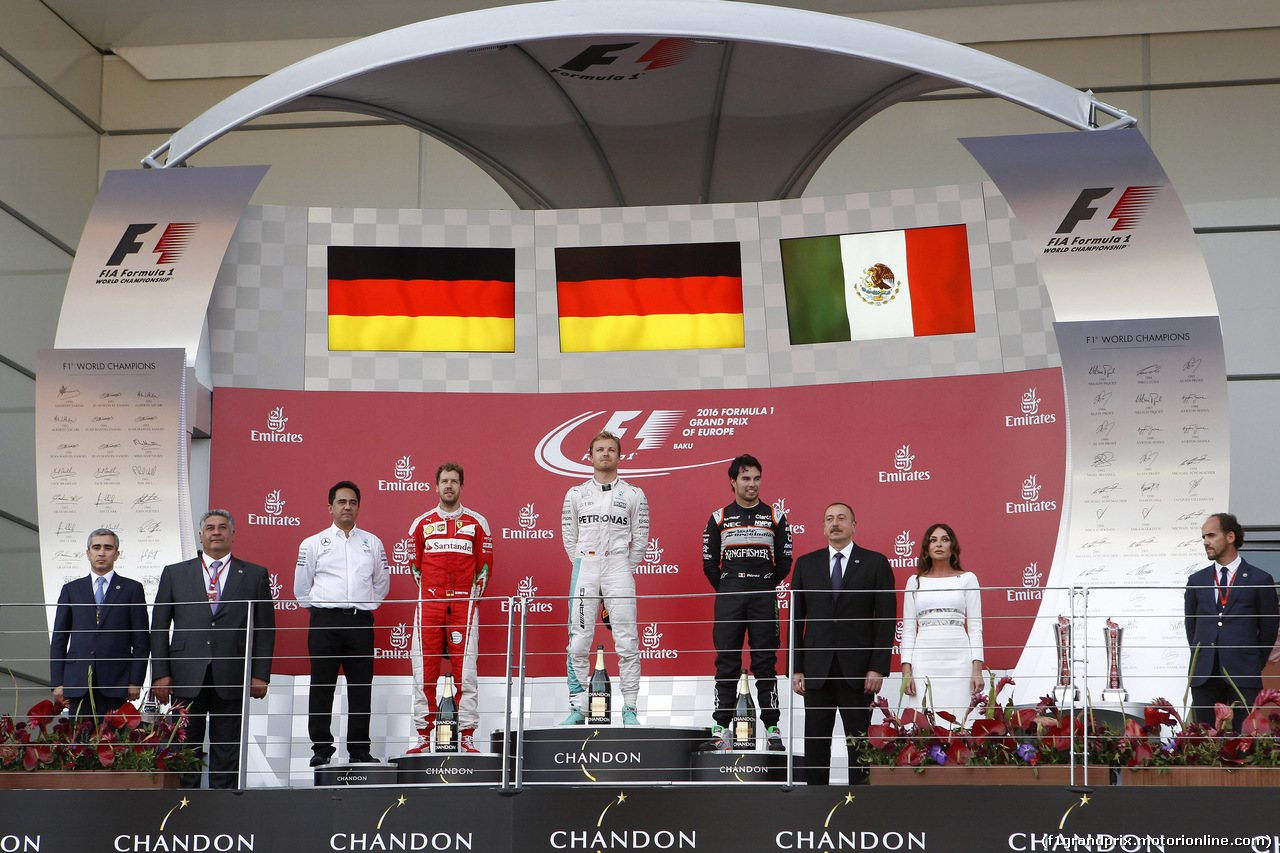 GP EUROPA, 19.06.2016 - Gara, 1st position Nico Rosberg (GER) Mercedes AMG F1 W07 Hybrid, secondo Sebastian Vettel (GER) Ferrari SF16-H e terzo Sergio Perez (MEX) Sahara Force India F1 VJM09