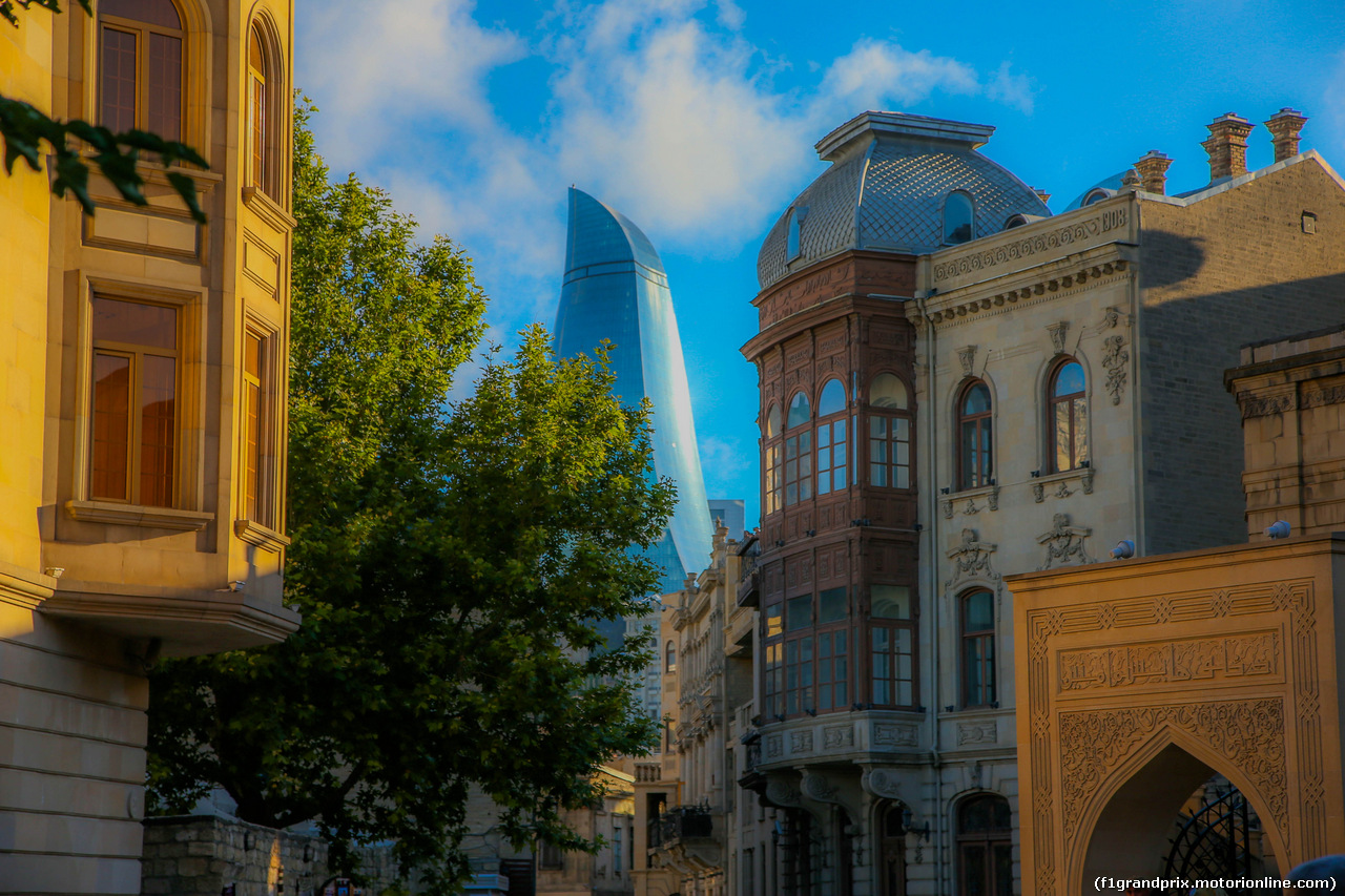 GP EUROPA, Baku old town e the Flame Towers.