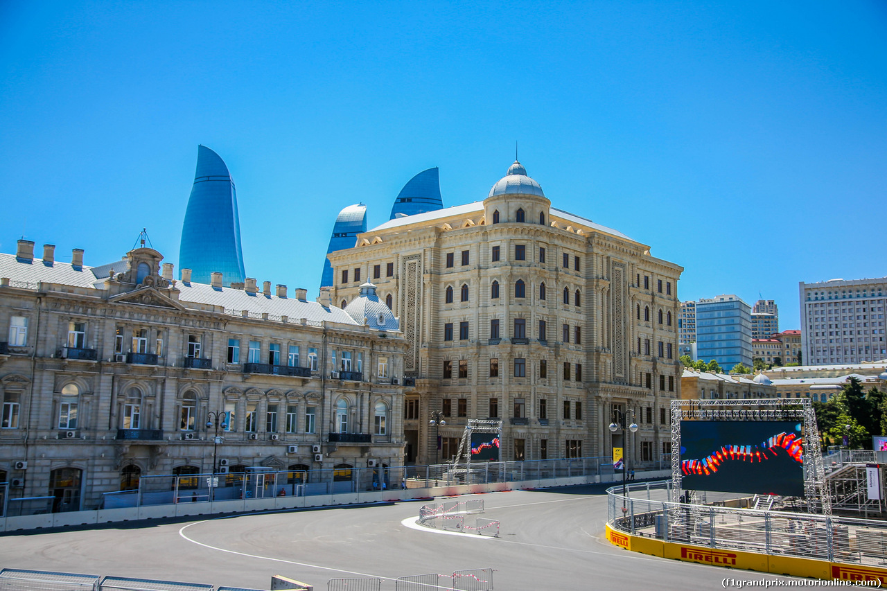 Baku streets. Баку Центральная площадь. Baku City Street. Baku City way. Baku City Centre.