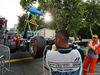 GP EUROPA, Qualifiche, The Mercedes AMG F1 W07 Hybrid of Lewis Hamilton (GBR) Mercedes AMG F1 is craned away after he crashed out of qualifying.