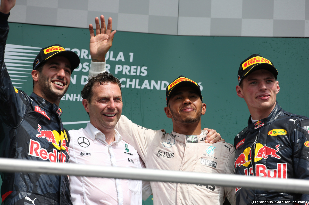 GP GERMANIA, 31.07.2016 - Gara, 1st position Lewis Hamilton (GBR) Mercedes AMG F1 W07 Hybrid, secondo Daniel Ricciardo (AUS) Red Bull Racing RB12 e terzo Max Verstappen (NED) Red Bull Racing RB12