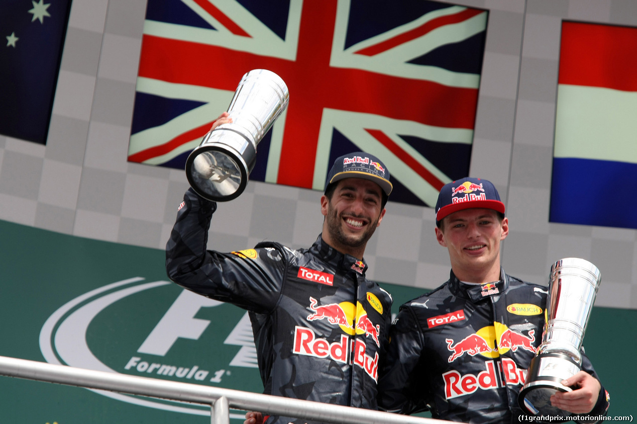 GP GERMANIA, 31.07.2016 - Gara, secondo Daniel Ricciardo (AUS) Red Bull Racing RB12 e terzo Max Verstappen (NED) Red Bull Racing RB12