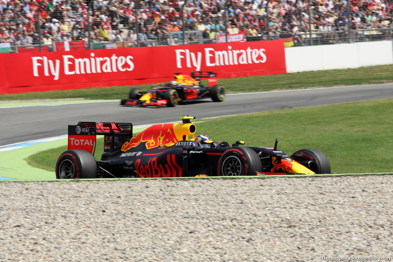 GP GERMANIA, 31.07.2016 - Gara, Max Verstappen (NED) Red Bull Racing RB12 e Daniel Ricciardo (AUS) Red Bull Racing RB12
