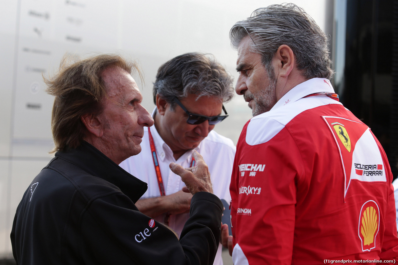 GP GERMANIA, 30.07.2016 - (L-R) Emerson Fittipaldi (BRA), Ex F1 Champion, Pasquale Lattuneddu (ITA), FOM e Maurizio Arrivabene (ITA) Ferrari Team Principal