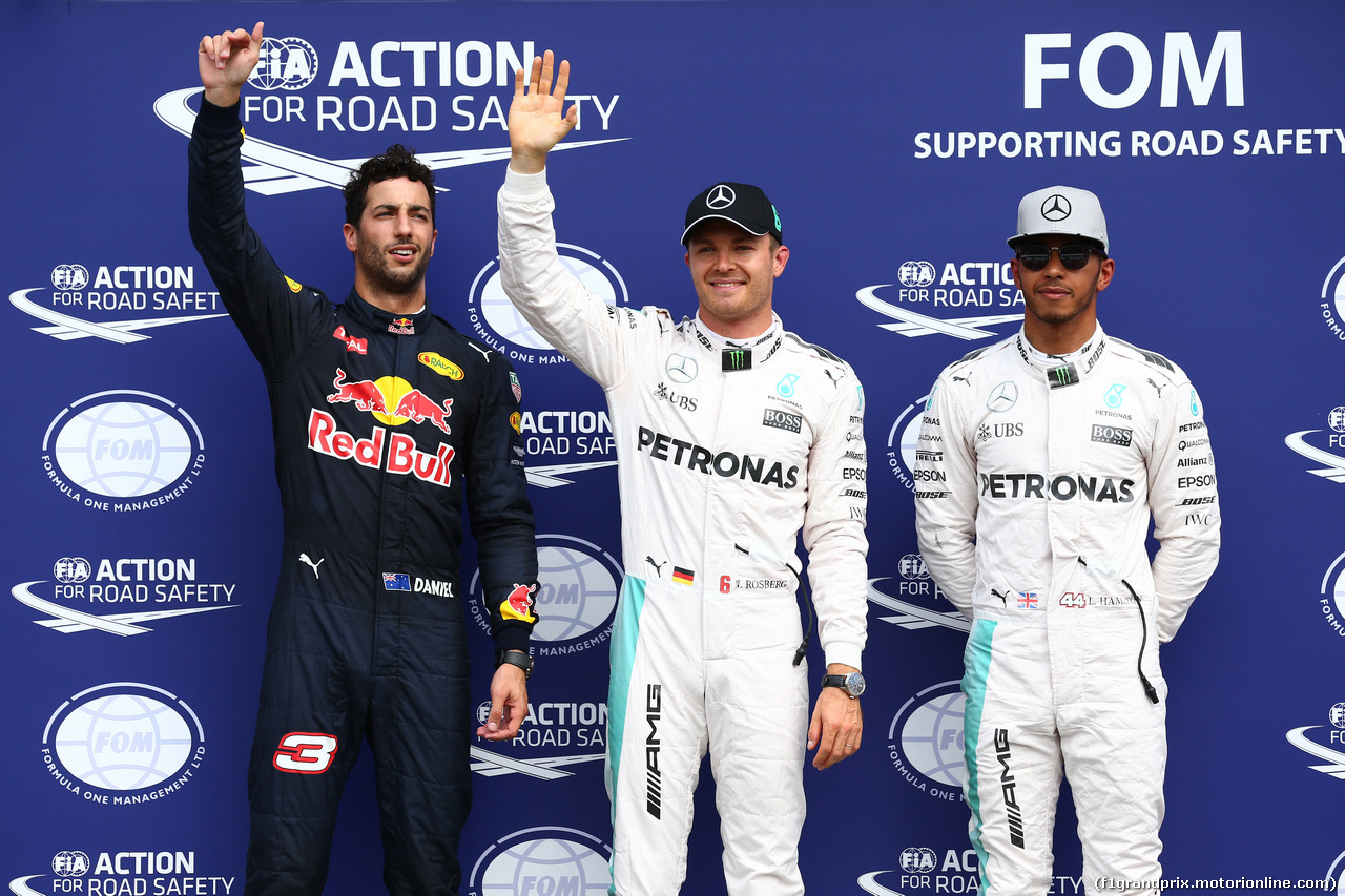 GP GERMANIA, 30.07.2016 - Qualifiche, terzo Daniel Ricciardo (AUS) Red Bull Racing RB12, Nico Rosberg (GER) Mercedes AMG F1 W07 Hybrid pole position e secondo Lewis Hamilton (GBR) Mercedes AMG F1 W07 Hybrid