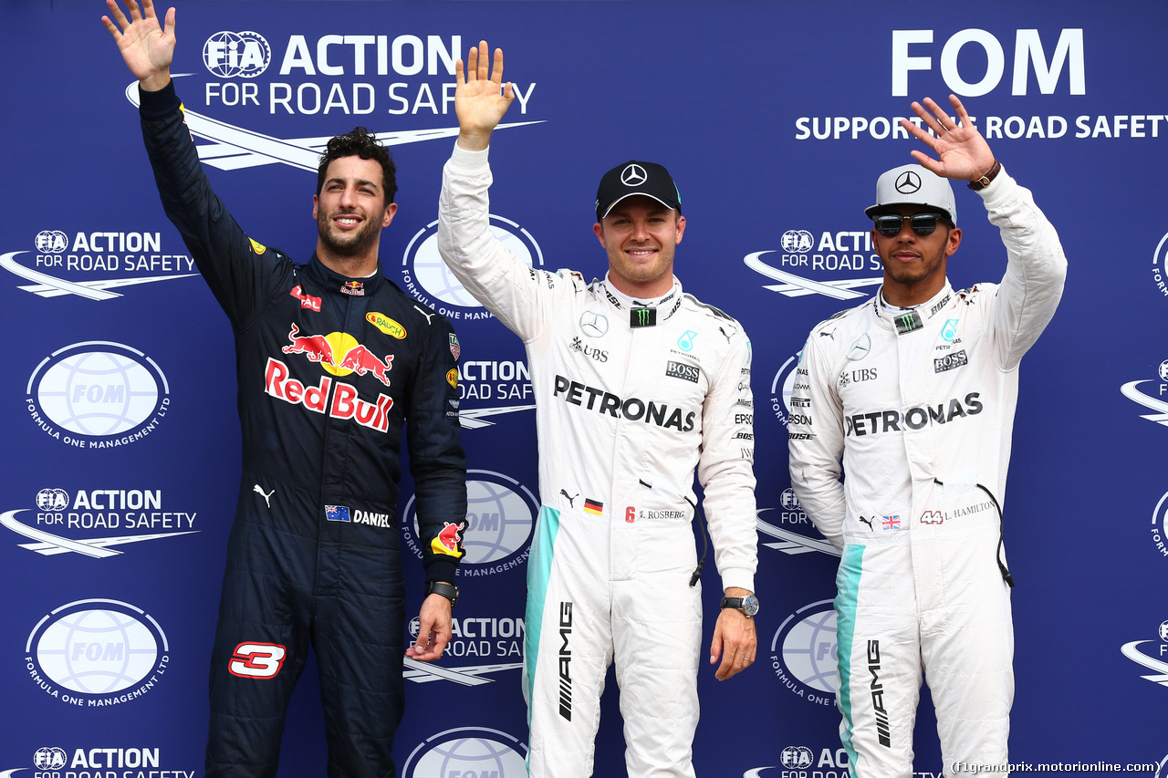 GP GERMANIA, 30.07.2016 - Qualifiche, terzo Daniel Ricciardo (AUS) Red Bull Racing RB12, Nico Rosberg (GER) Mercedes AMG F1 W07 Hybrid pole position e secondo Lewis Hamilton (GBR) Mercedes AMG F1 W07 Hybrid