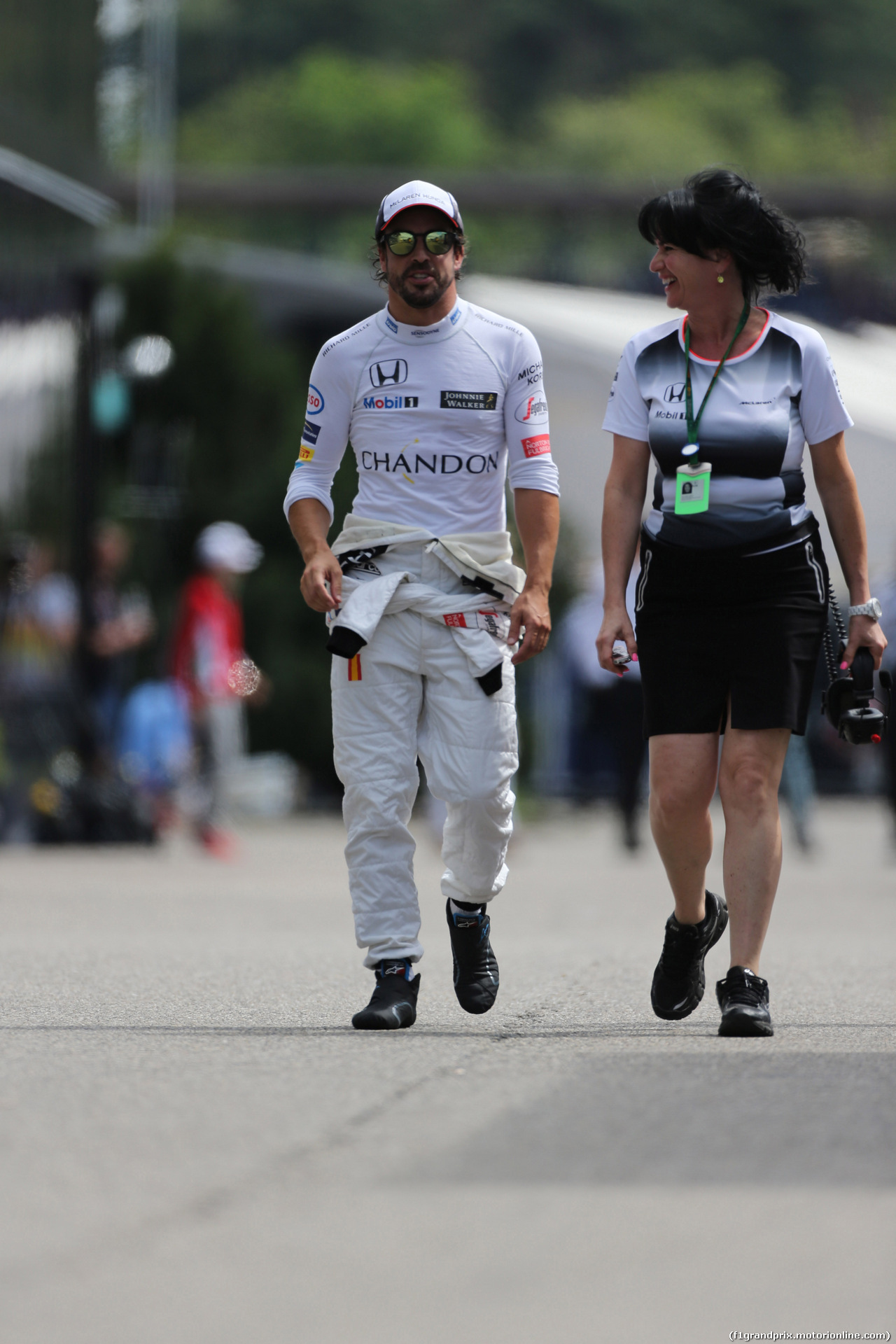 GP GERMANIA, 30.07.2016 - Qualifiche, Fernando Alonso (ESP) McLaren Honda MP4-31 e Silvia Frangipane Hoffer (ITA) Mclaren PR Officer