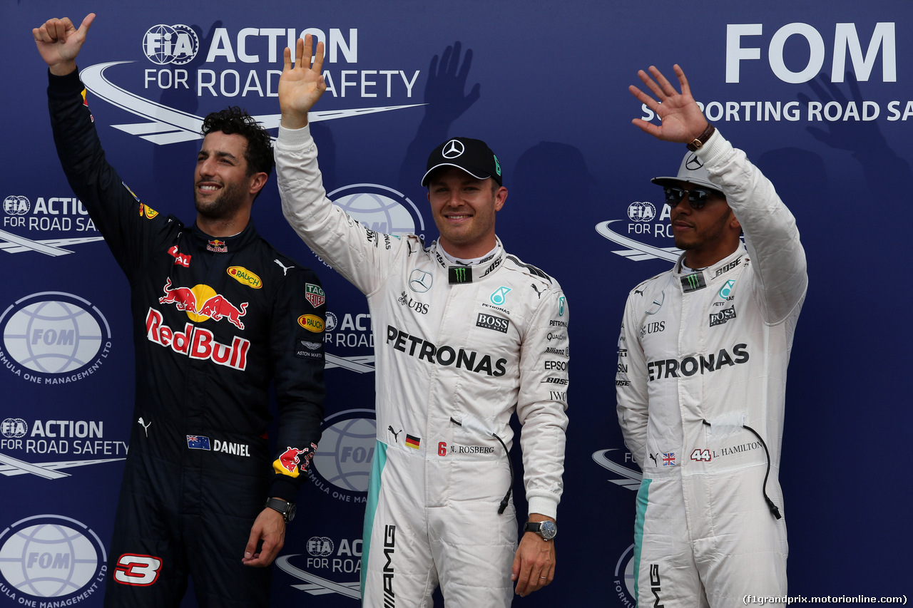 GP GERMANIA, 30.07.2016 - Qualifiche, terzo Daniel Ricciardo (AUS) Red Bull Racing RB12, Nico Rosberg (GER) Mercedes AMG F1 W07 Hybrid pole position e secondo Lewis Hamilton (GBR) Mercedes AMG F1 W07 Hybrid