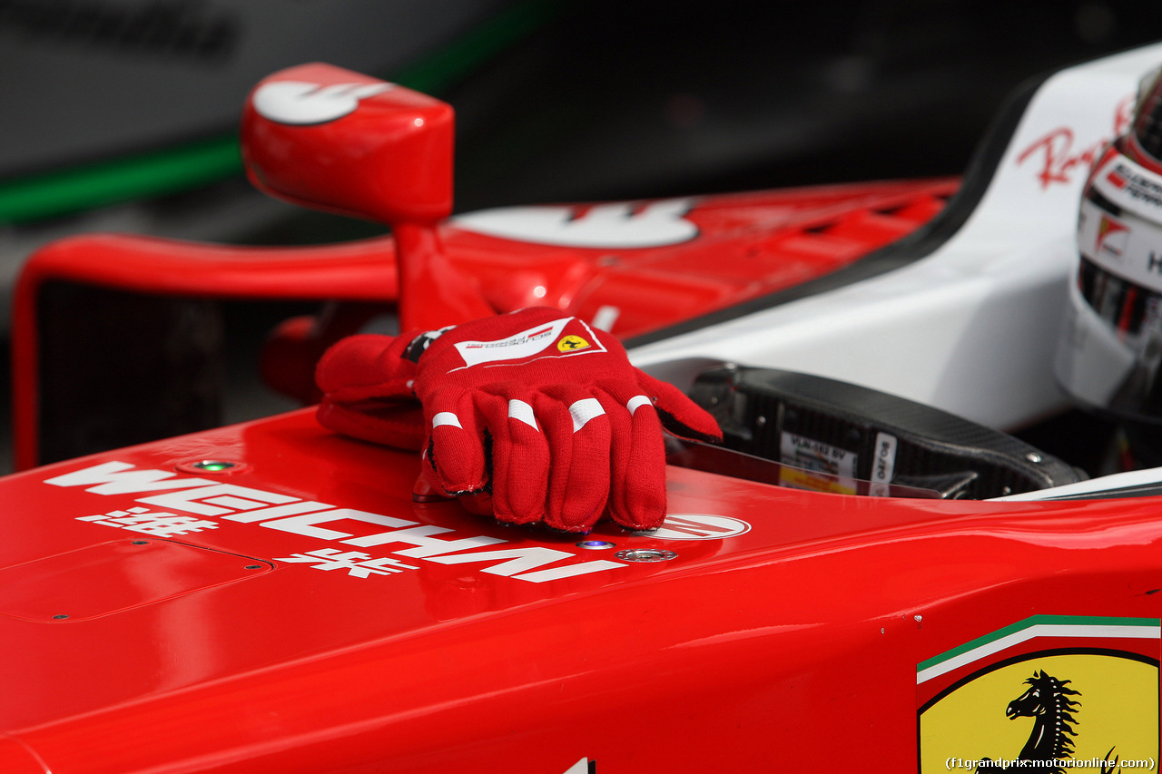 GP GERMANIA, 30.07.2016 - Qualifiche, The gloves of Sebastian Vettel (GER) Ferrari SF16-H