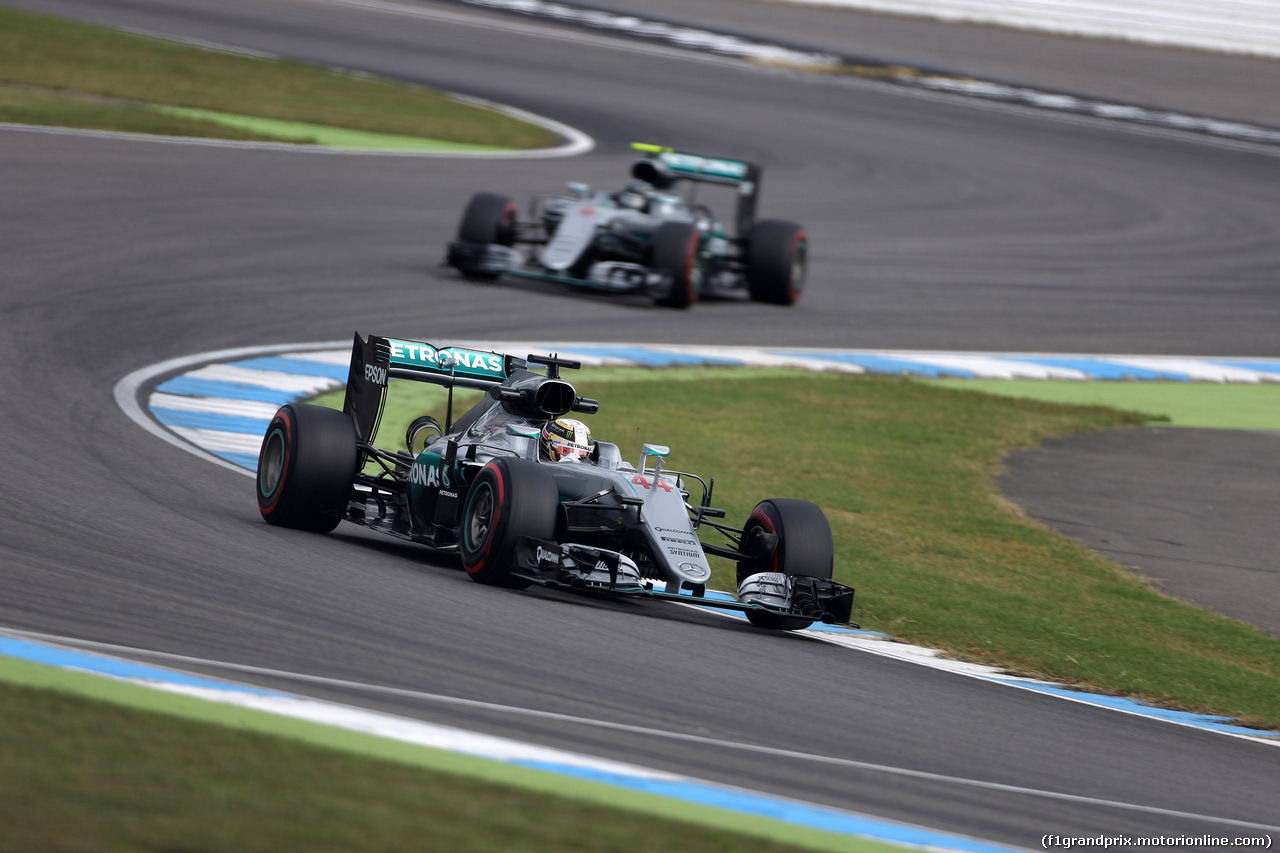 GP GERMANIA, 29.07.2016 - Prove Libere 1, Lewis Hamilton (GBR) Mercedes AMG F1 W07 Hybrid  davanti a  Nico Rosberg (GER) Mercedes AMG F1 W07 Hybrid