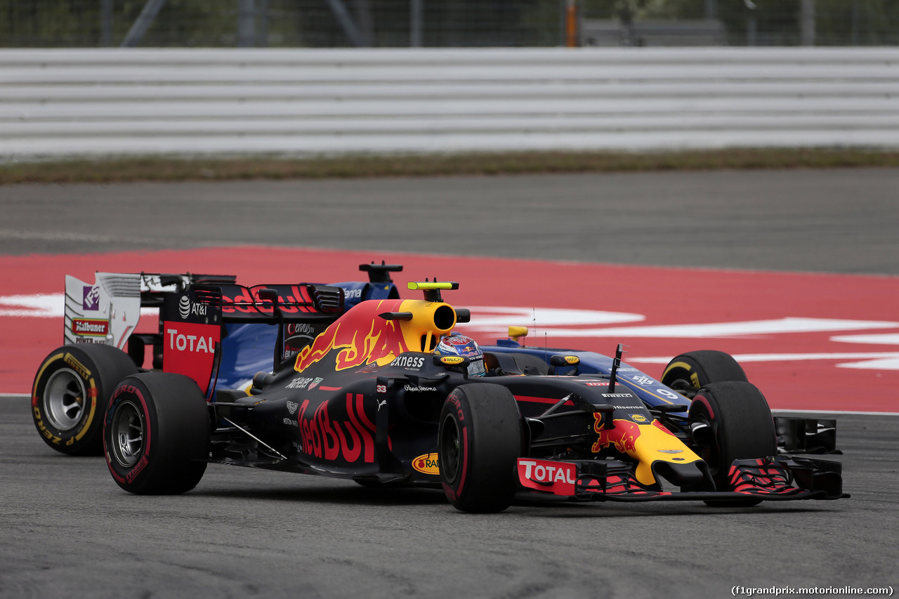 GP GERMANIA, 29.07.2016 - Prove Libere 2, Max Verstappen (NED) Red Bull Racing RB12 e Marcus Ericsson (SUE) Sauber C34