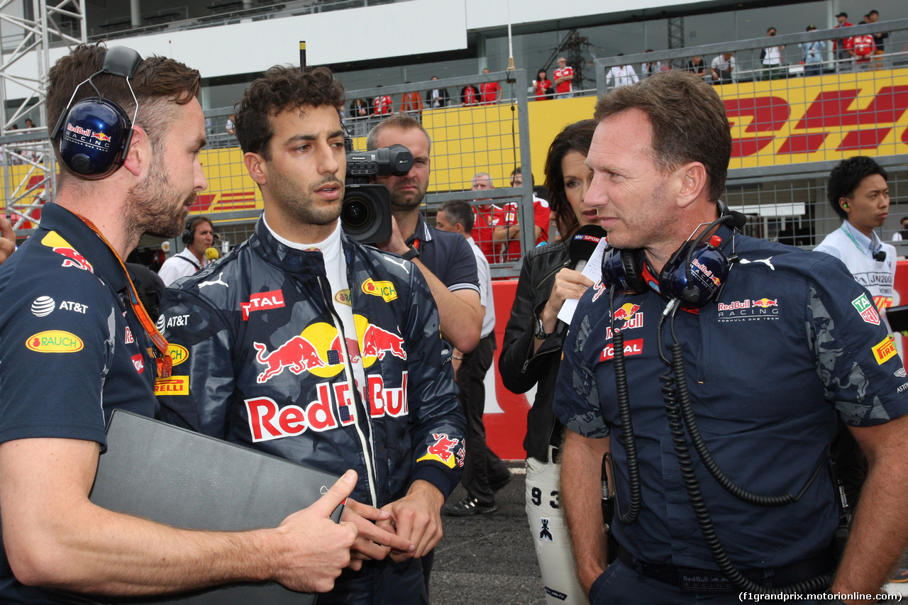 GP GIAPPONE, 09.10.2016 - Gara, Daniel Ricciardo (AUS) Red Bull Racing RB12 e Christian Horner (GBR), Red Bull Racing, Sporting Director