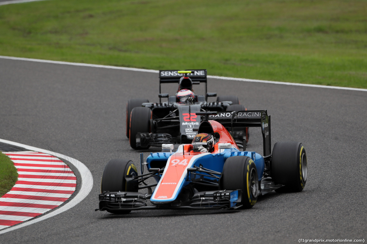 GP GIAPPONE, 09.10.2016 - Gara, Pascal Wehrlein (GER) Manor Racing MRT05 e Jenson Button (GBR)  McLaren Honda MP4-31