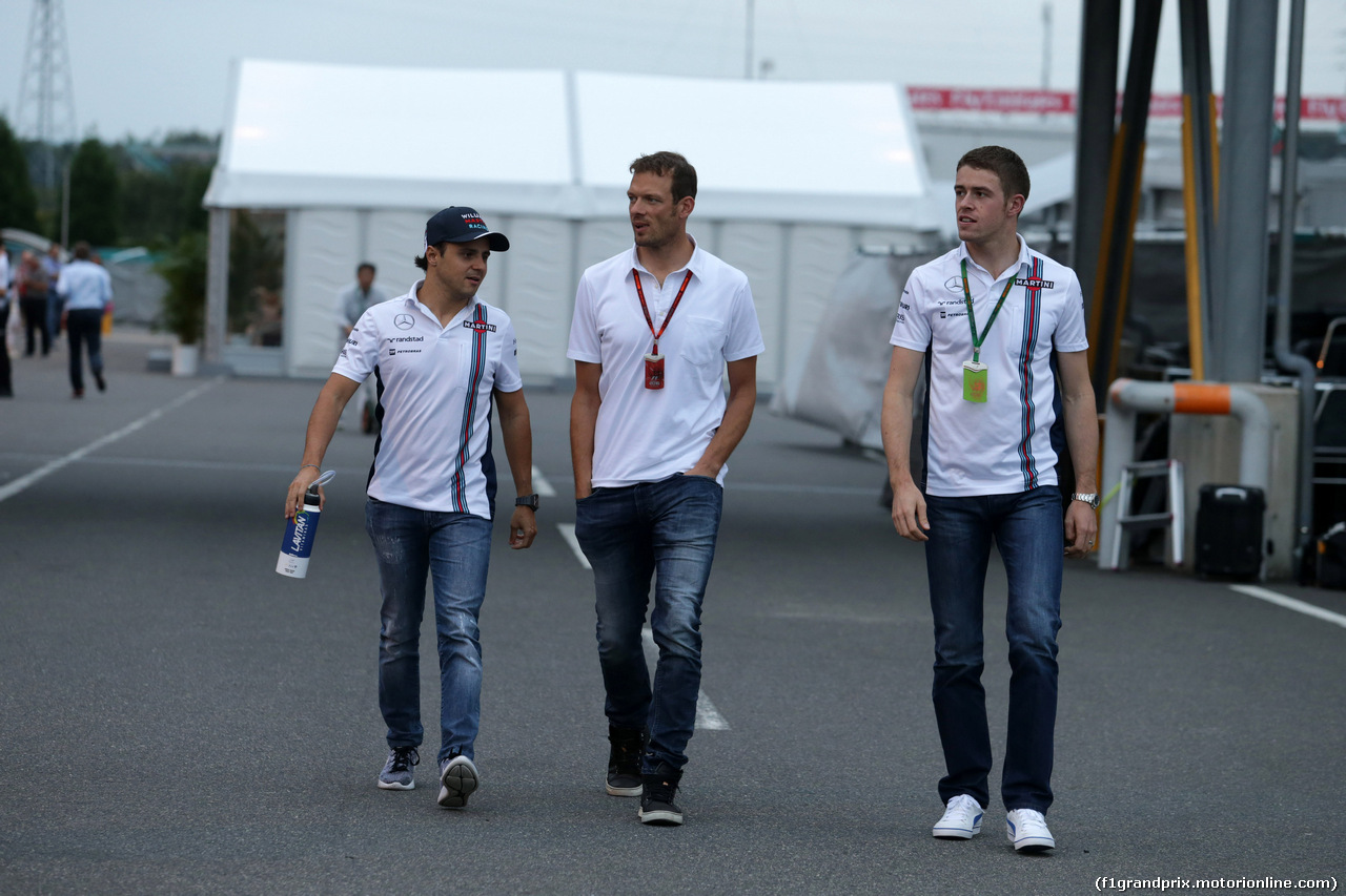 GP GIAPPONE, 07.10.2016 - Felipe Massa (BRA) Williams FW38, Alexander Wurz (AUT) e Paul Di Resta (GBR), Williams F1 Team, Reserve driver