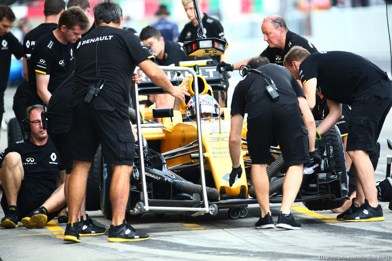 GP GIAPPONE, 08.10.2016 - Prove Libere 3, Jolyon Palmer (GBR) Renault Sport F1 Team RS16