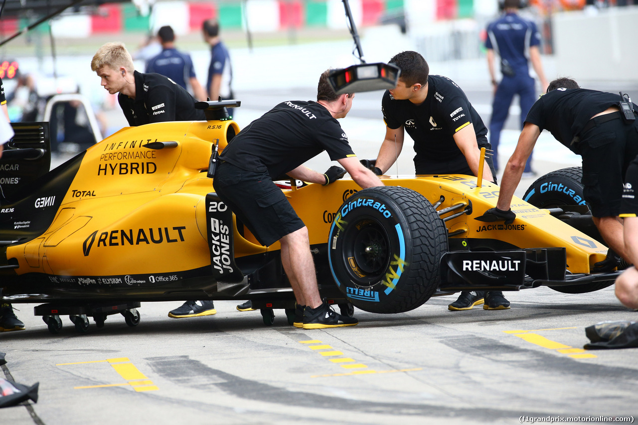 GP GIAPPONE, 08.10.2016 - Prove Libere 3, Kevin Magnussen (DEN) Renault Sport F1 Team RS16