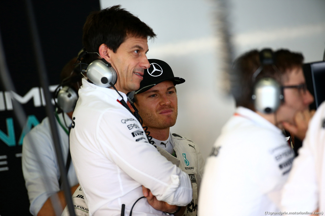 GP GIAPPONE, 08.10.2016 - Prove Libere 3, Toto Wolff (GER) Mercedes AMG F1 Shareholder e Executive Director e Nico Rosberg (GER) Mercedes AMG F1 W07 Hybrid