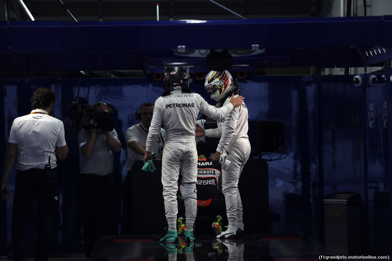 GP GIAPPONE, 08.10.2016 - Qualifiche, Nico Rosberg (GER) Mercedes AMG F1 W07 Hybrid e Lewis Hamilton (GBR) Mercedes AMG F1 W07 Hybrid