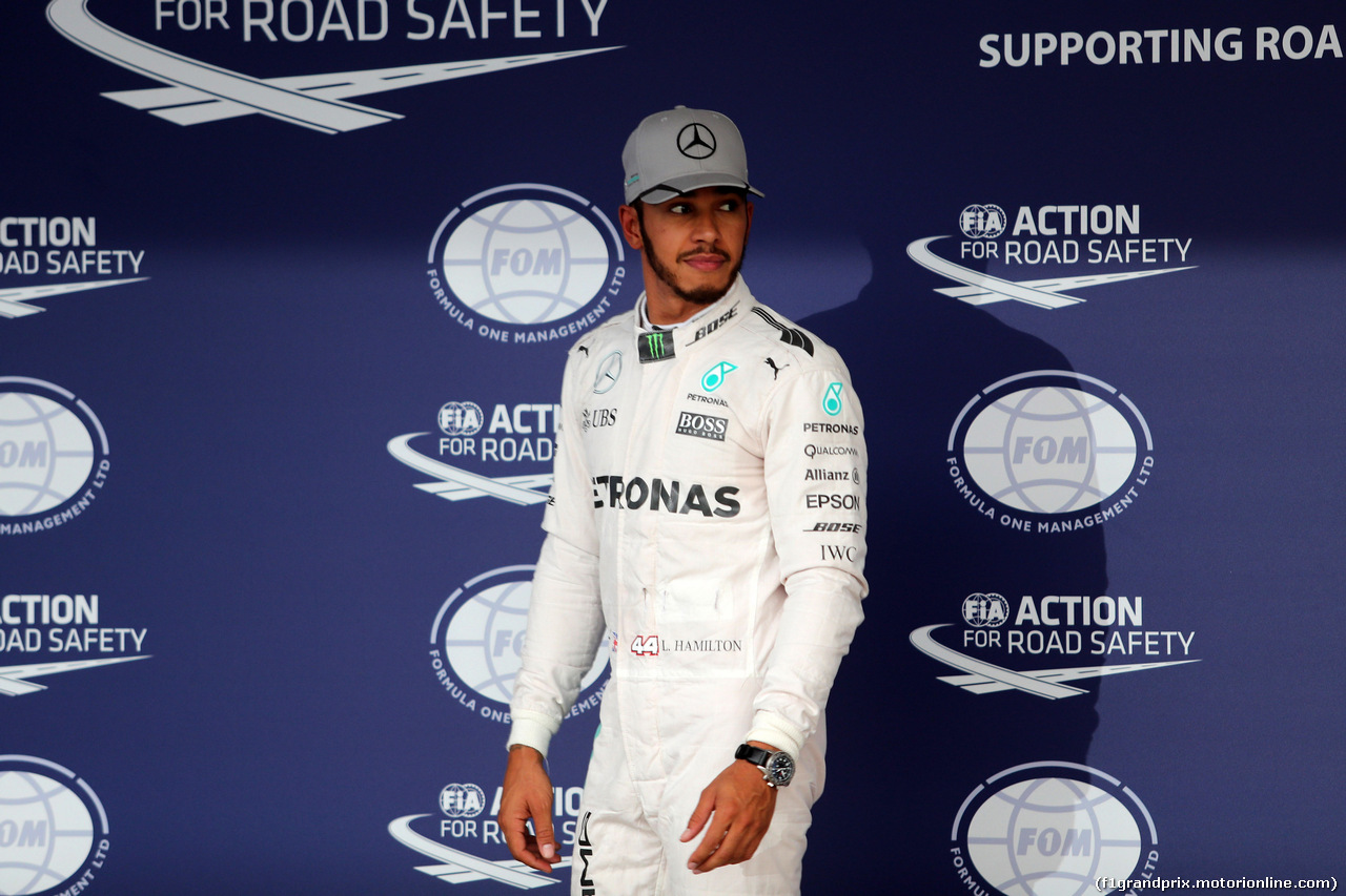 GP GIAPPONE, 08.10.2016 - Qualifiche, Lewis Hamilton (GBR) Mercedes AMG F1 W07 Hybrid