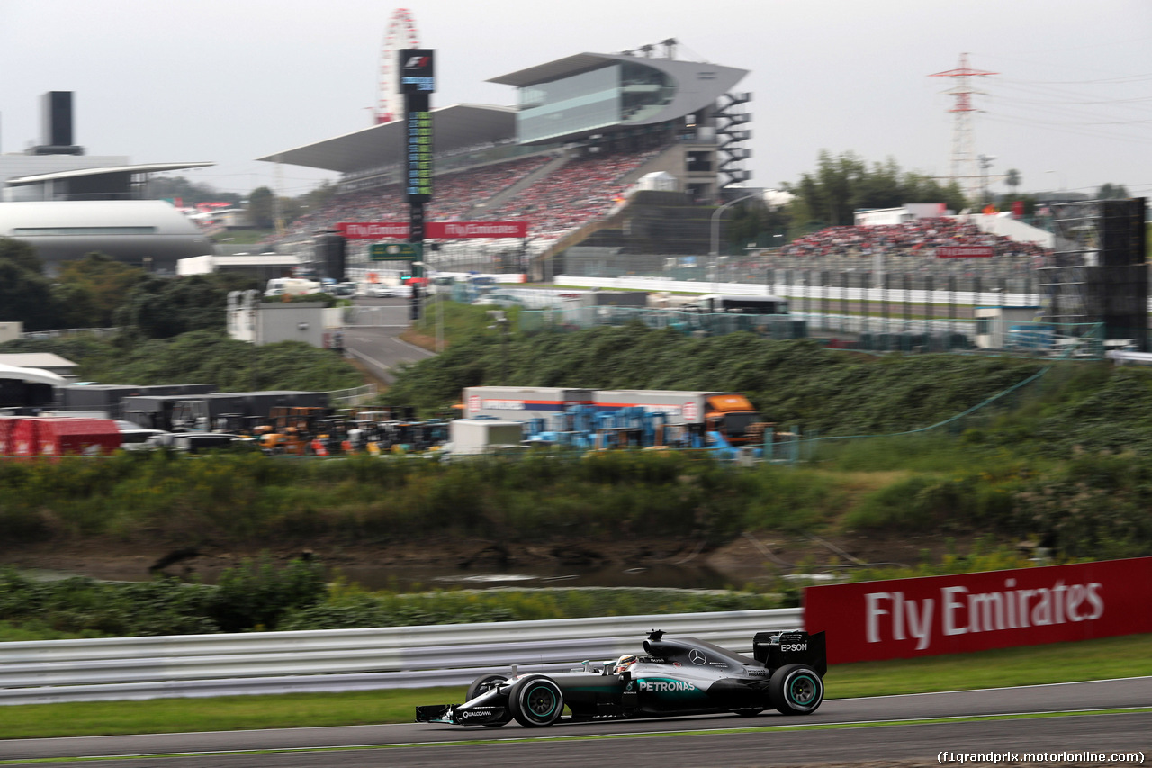 GP GIAPPONE, 08.10.2016 - Qualifiche, Lewis Hamilton (GBR) Mercedes AMG F1 W07 Hybrid