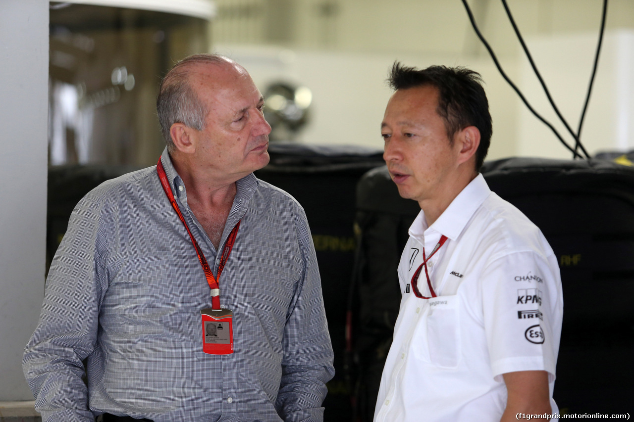 GP GIAPPONE, 08.10.2016 - Qualifiche, Ron Dennis (GBR) McLaren Executive Chairman e Yusuke Hasegawa (JPN) Head of Honda F1 Programme