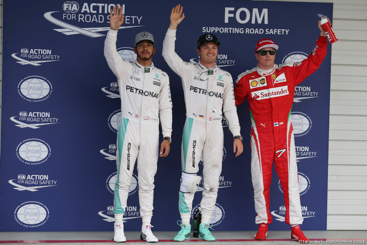 GP GIAPPONE, 08.10.2016 - Qualifiche, secondo Lewis Hamilton (GBR) Mercedes AMG F1 W07 Hybrid, Nico Rosberg (GER) Mercedes AMG F1 W07 Hybrid pole position e terzo Kimi Raikkonen (FIN) Ferrari SF16-H