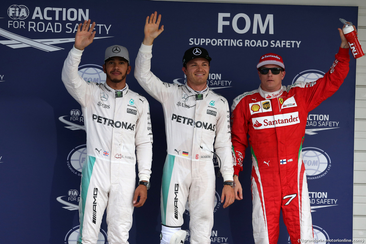 GP GIAPPONE, 08.10.2016 - Qualifiche, secondo Lewis Hamilton (GBR) Mercedes AMG F1 W07 Hybrid, Nico Rosberg (GER) Mercedes AMG F1 W07 Hybrid pole position e terzo Kimi Raikkonen (FIN) Ferrari SF16-H
