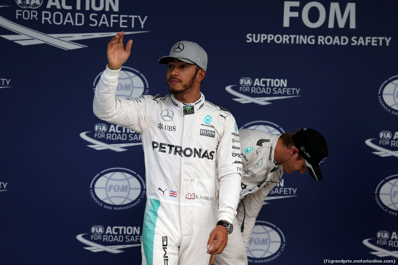 GP GIAPPONE, 08.10.2016 - Qualifiche, secondo Lewis Hamilton (GBR) Mercedes AMG F1 W07 Hybrid e Nico Rosberg (GER) Mercedes AMG F1 W07 Hybrid pole position