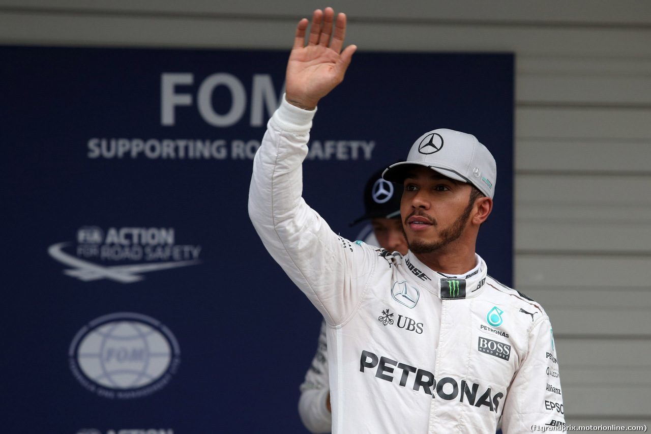 GP GIAPPONE, 08.10.2016 - Qualifiche, Lewis Hamilton (GBR) Mercedes AMG F1 W07 Hybrid