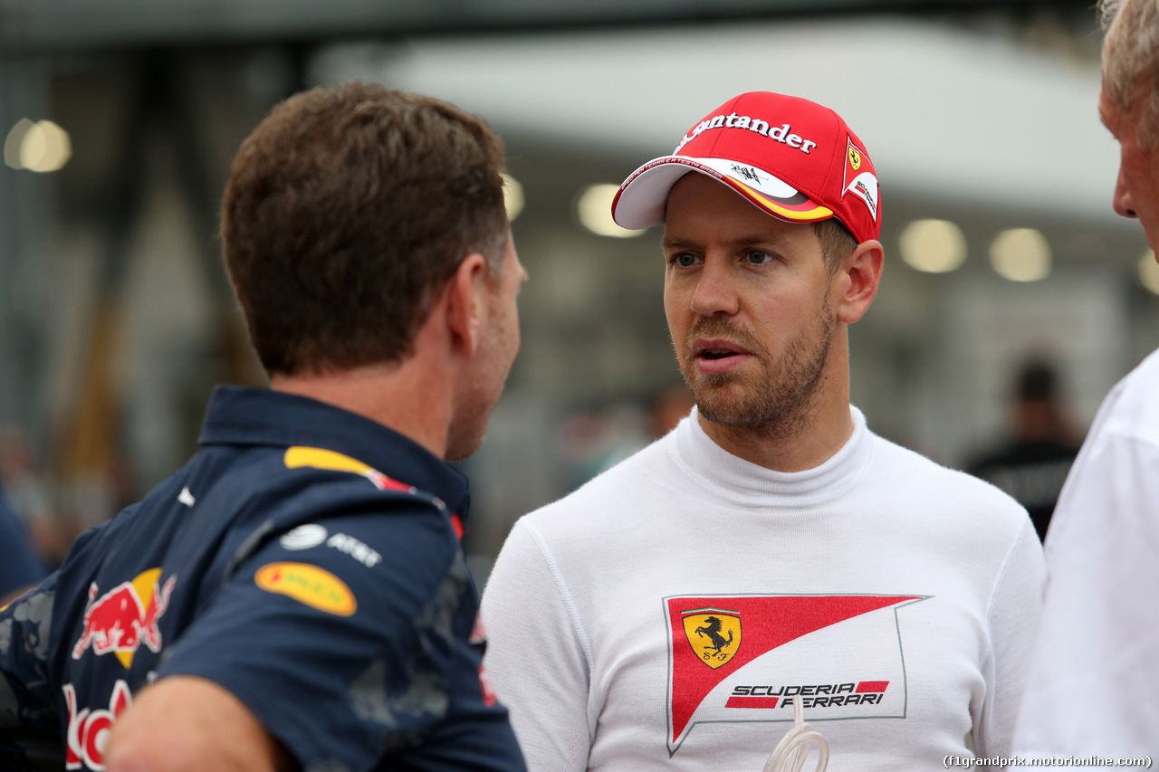 GP GIAPPONE, 08.10.2016 - Qualifiche, Christian Horner (GBR), Red Bull Racing, Sporting Director e Sebastian Vettel (GER) Ferrari SF16-H
