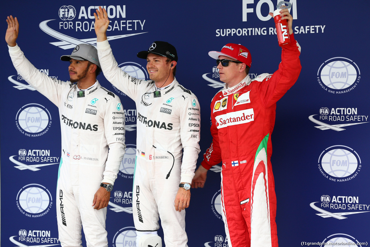 GP GIAPPONE, 08.10.2016 - Qualifiche, secondo Lewis Hamilton (GBR) Mercedes AMG F1 W07 Hybrid, Nico Rosberg (GER) Mercedes AMG F1 W07 Hybrid pole position e terzo Kimi Raikkonen (FIN) Ferrari SF16-H