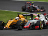 GP GIAPPONE, 08.10.2016 - Qualifiche, Kevin Magnussen (DEN) Renault Sport F1 Team RS16 e Esteban Gutierrez (MEX) Haas F1 Team VF-16