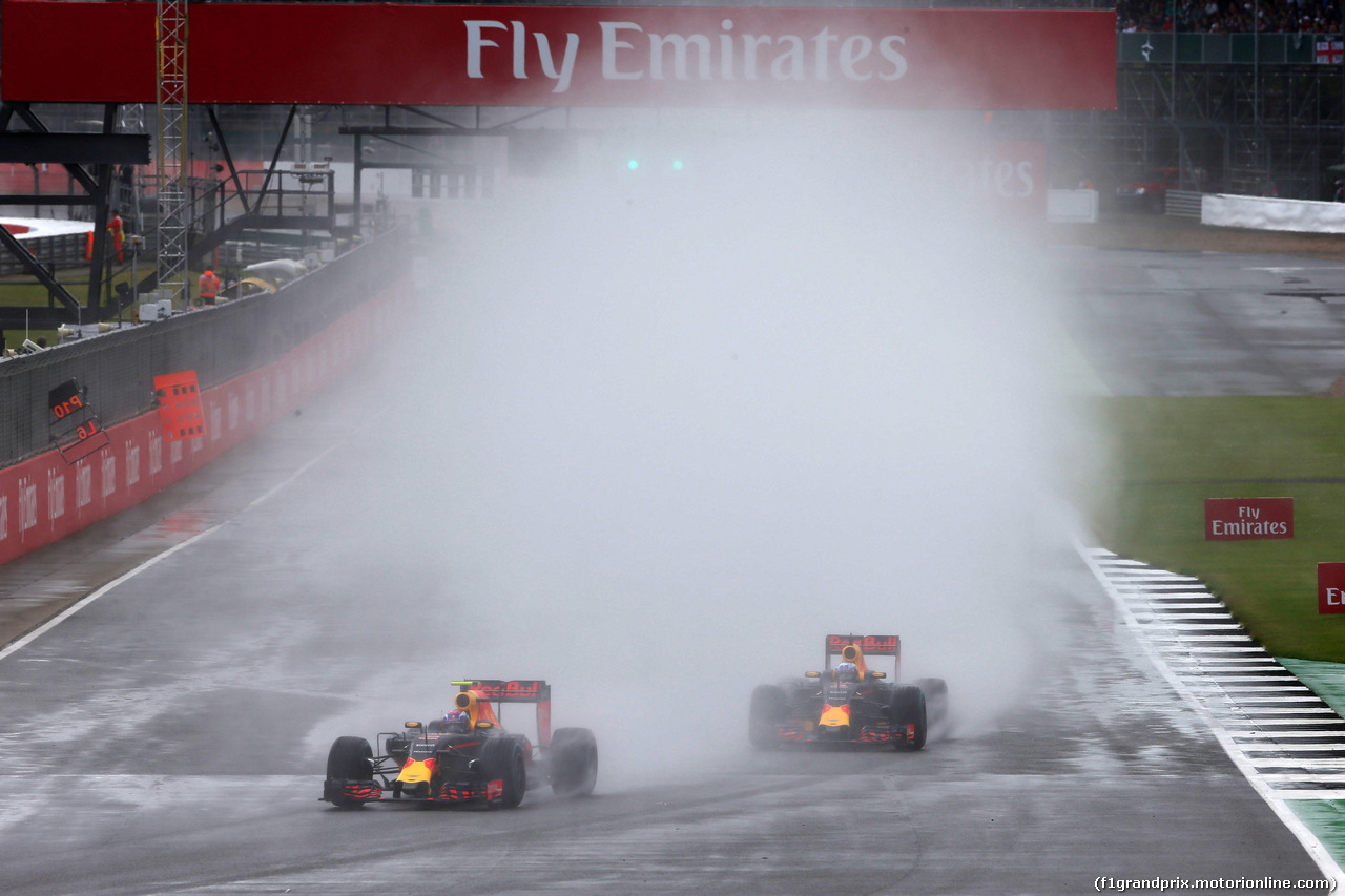 GP GRAN BRETAGNA, 10.07.2016 - Gara, Max Verstappen (NED) Red Bull Racing RB12 e Daniel Ricciardo (AUS) Red Bull Racing RB12