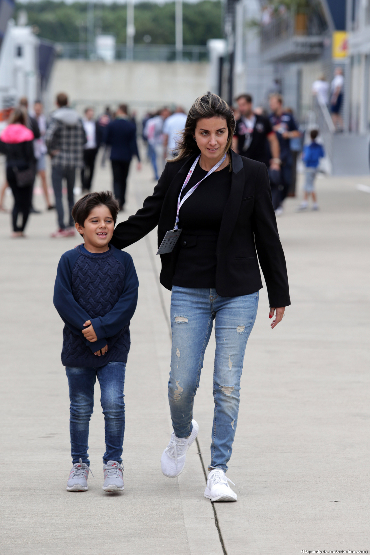 GP GRAN BRETAGNA, 10.07.2016 - Gara, Felipinho e Raffaela Bassi (BRA), son e wife of Felipe Massa (BRA) Williams FW38