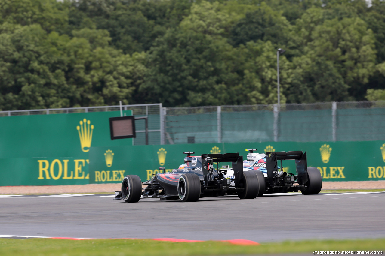 GP GRAN BRETAGNA, 10.07.2016 - Gara, Fernando Alonso (ESP) McLaren Honda MP4-31 e Valtteri Bottas (FIN) Williams FW38