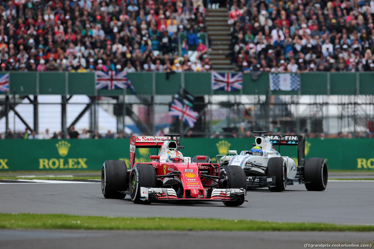 GP GRAN BRETAGNA, 10.07.2016 - Gara, Sebastian Vettel (GER) Ferrari SF16-H e Felipe Massa (BRA) Williams FW38