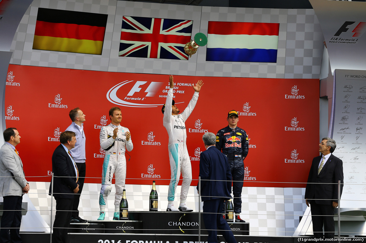 GP GRAN BRETAGNA, 10.07.2016 - Gara, 1st position Lewis Hamilton (GBR) Mercedes AMG F1 W07 Hybrid, secondo Nico Rosberg (GER) Mercedes AMG F1 W07 Hybrid e terzo Max Verstappen (NED) Red Bull Racing RB12