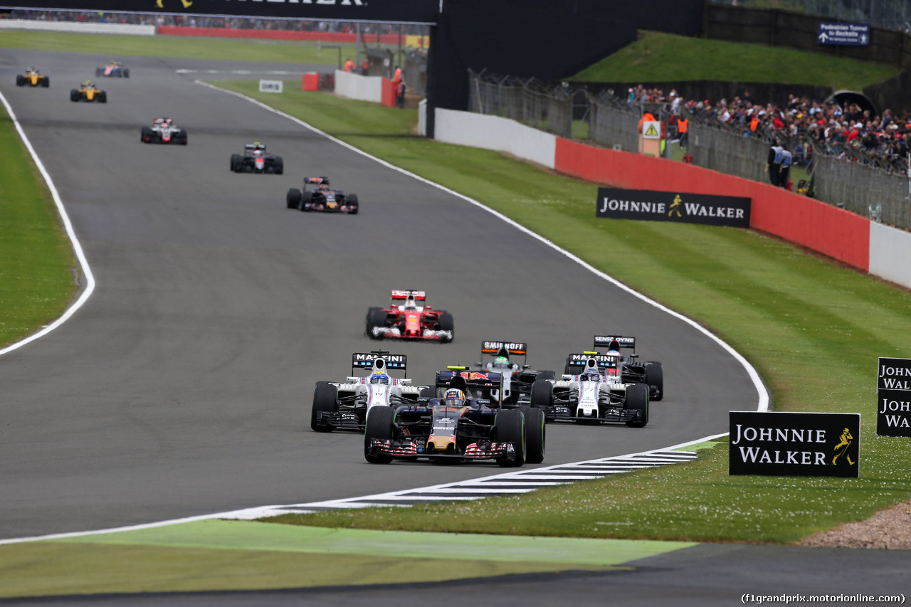 GP GRAN BRETAGNA, 10.07.2016 - Gara, Carlos Sainz Jr (ESP) Scuderia Toro Rosso STR11 davanti a Felipe Massa (BRA) Williams FW38 e Valtteri Bottas (FIN) Williams FW38