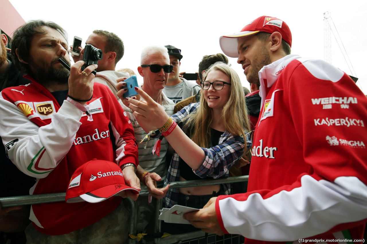 GP GRAN BRETAGNA, 07.07.2016Sebastian Vettel (GER) Ferrari with fans.