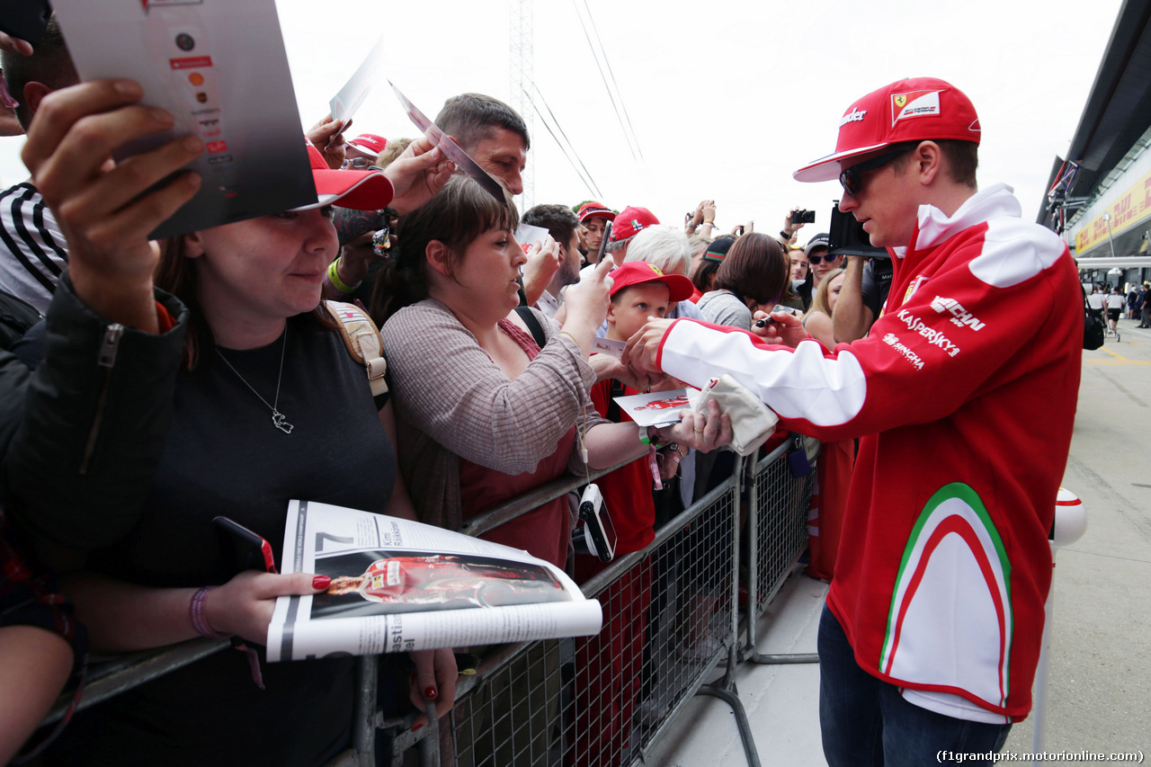 GP GRAN BRETAGNA, 07.07.2016- Kimi Raikkonen (FIN) Ferrari signs autographs for the fans.