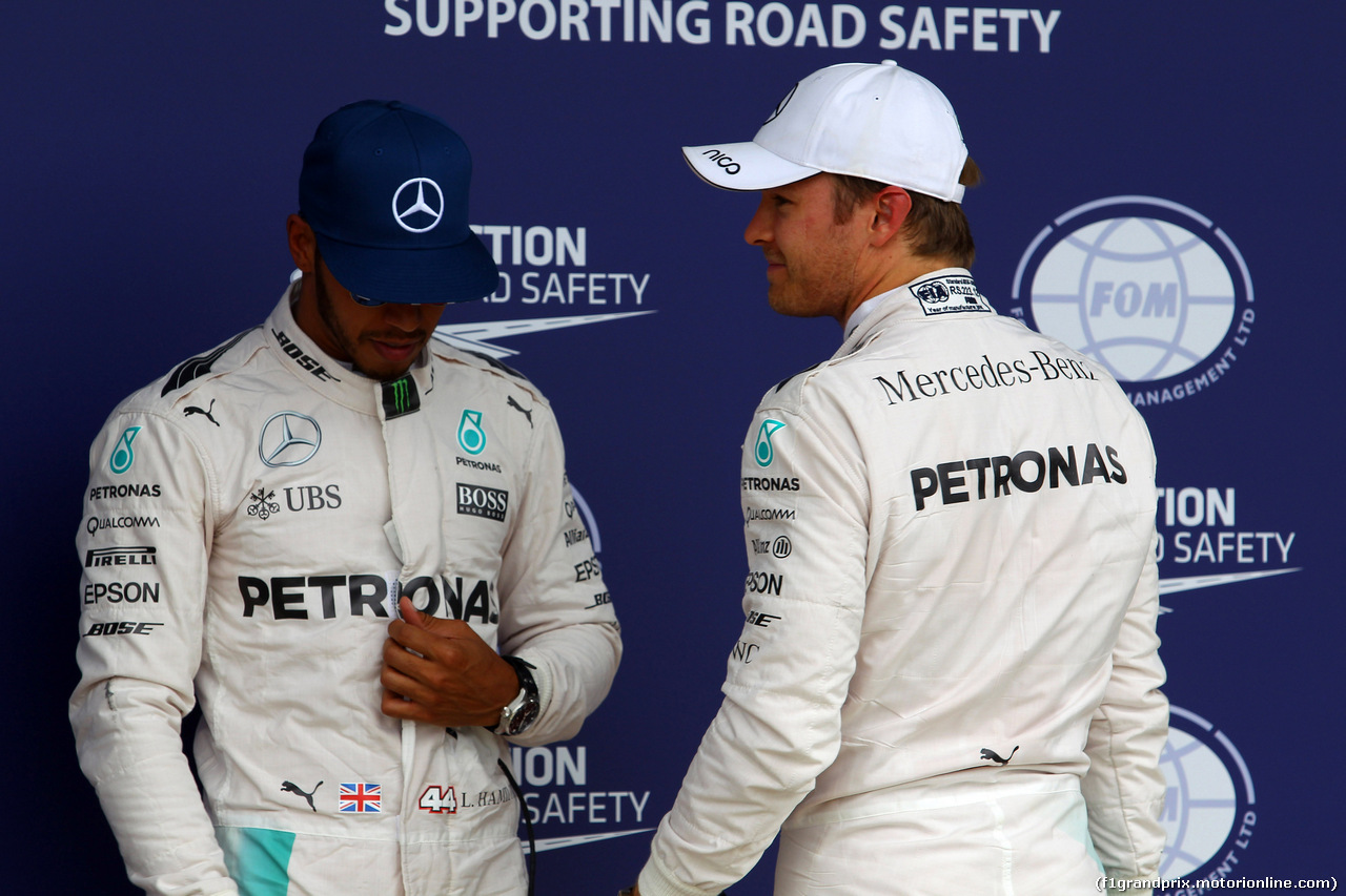 GP GRAN BRETAGNA, 09.07.2016 - Qualifiche, Lewis Hamilton (GBR) Mercedes AMG F1 W07 Hybrid pole position e secondo Nico Rosberg (GER) Mercedes AMG F1 W07 Hybrid