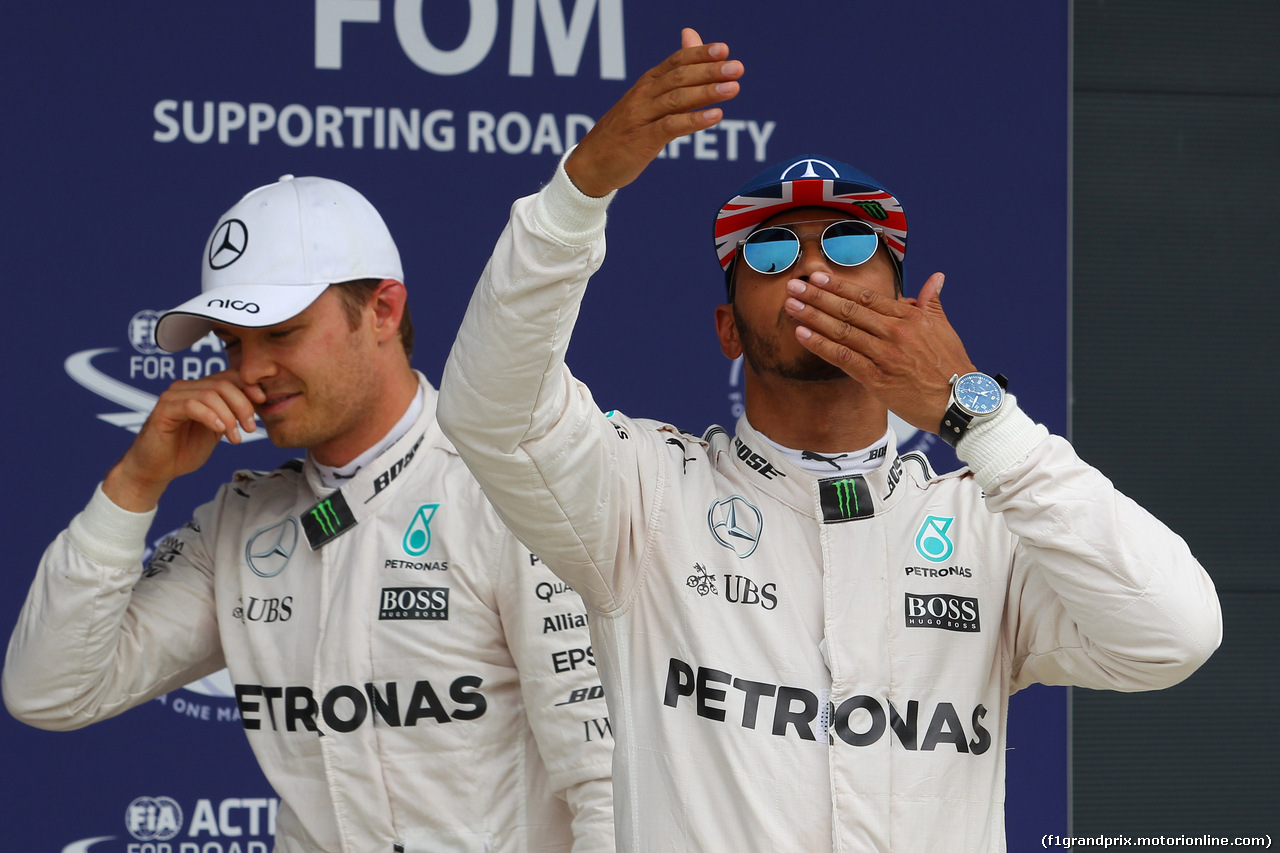 GP GRAN BRETAGNA, 09.07.2016 - Qualifiche, Lewis Hamilton (GBR) Mercedes AMG F1 W07 Hybrid pole position e Nico Rosberg (GER) Mercedes AMG F1 W07 Hybrid second