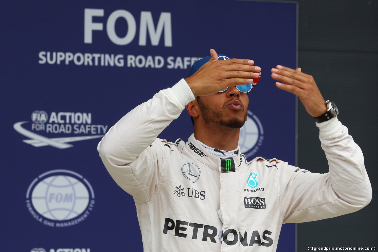 GP GRAN BRETAGNA, 09.07.2016 - Qualifiche, Lewis Hamilton (GBR) Mercedes AMG F1 W07 Hybrid pole position