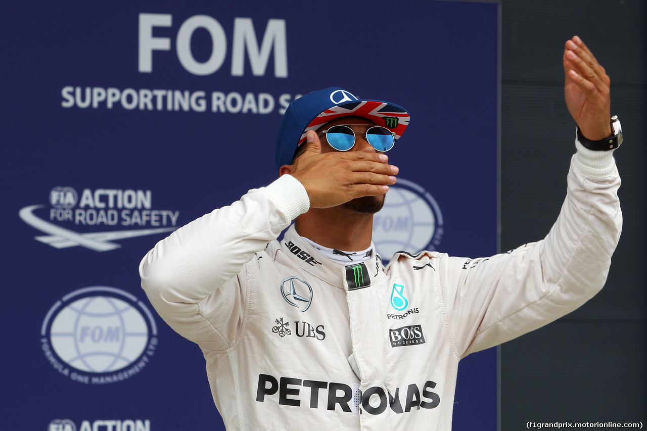 GP GRAN BRETAGNA, 09.07.2016 - Qualifiche, Lewis Hamilton (GBR) Mercedes AMG F1 W07 Hybrid pole position