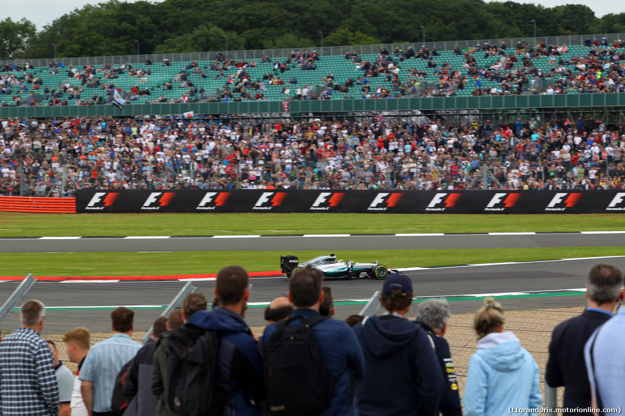 GP GRAN BRETAGNA, 09.07.2016 - Qualifiche, Lewis Hamilton (GBR) Mercedes AMG F1 W07 Hybrid