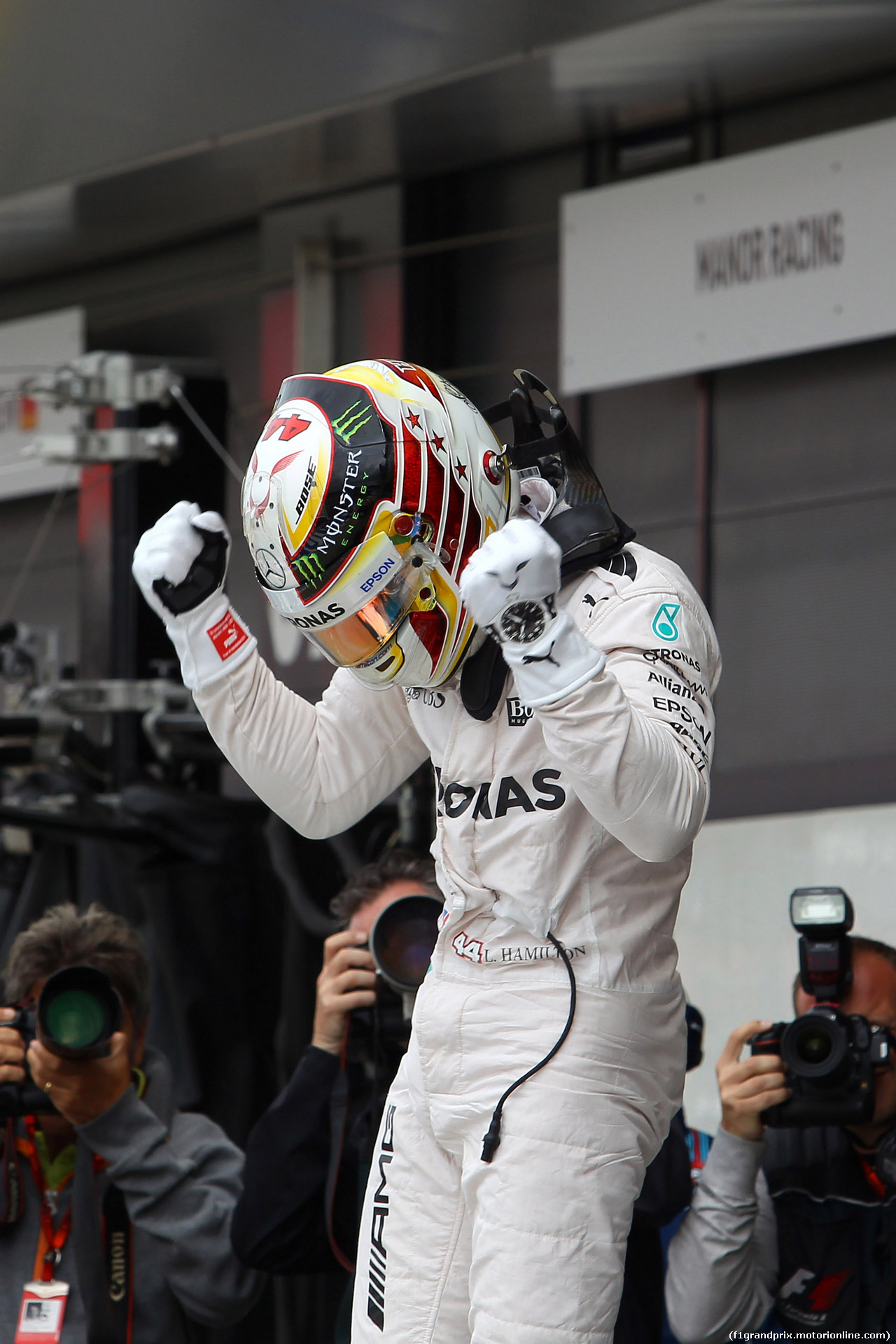 GP GRAN BRETAGNA, 09.07.2016 - Qualifiche, Lewis Hamilton (GBR) Mercedes AMG F1 W07 Hybrid pole position